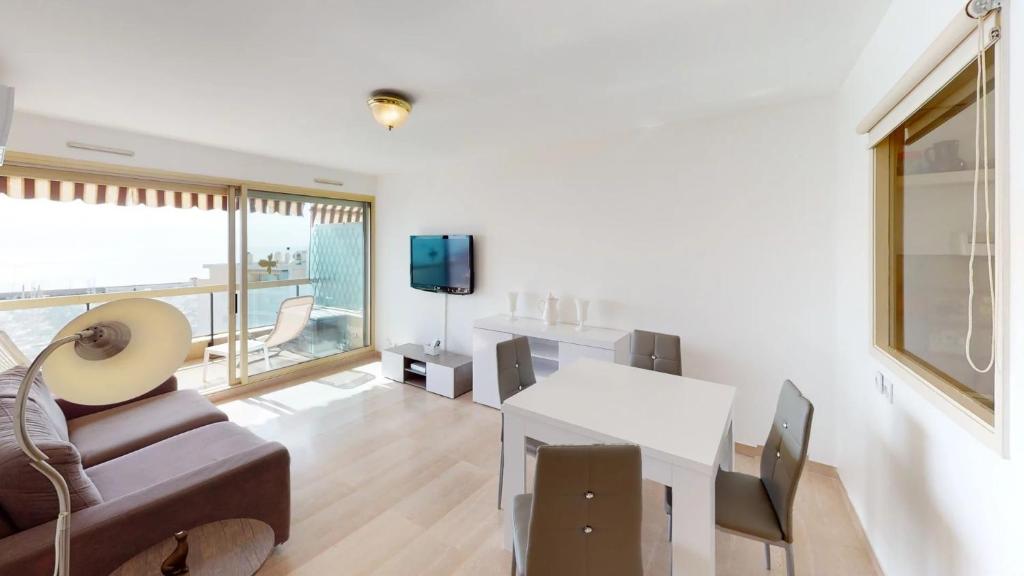 74E - Beau 2Pavec grande terrasse et magnifique vue mer - 3