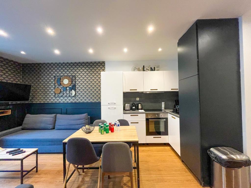 Urban Flat 18 - Charming 2BDR Parisian Home - 3