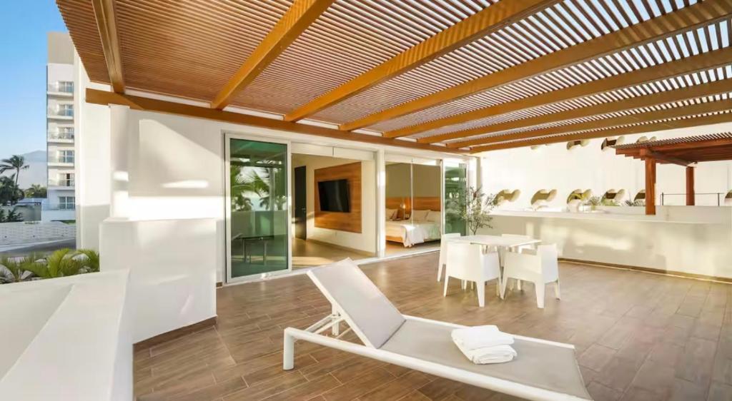 The One & Only Luxe Beachfront Villa - Hotel Zone - 5