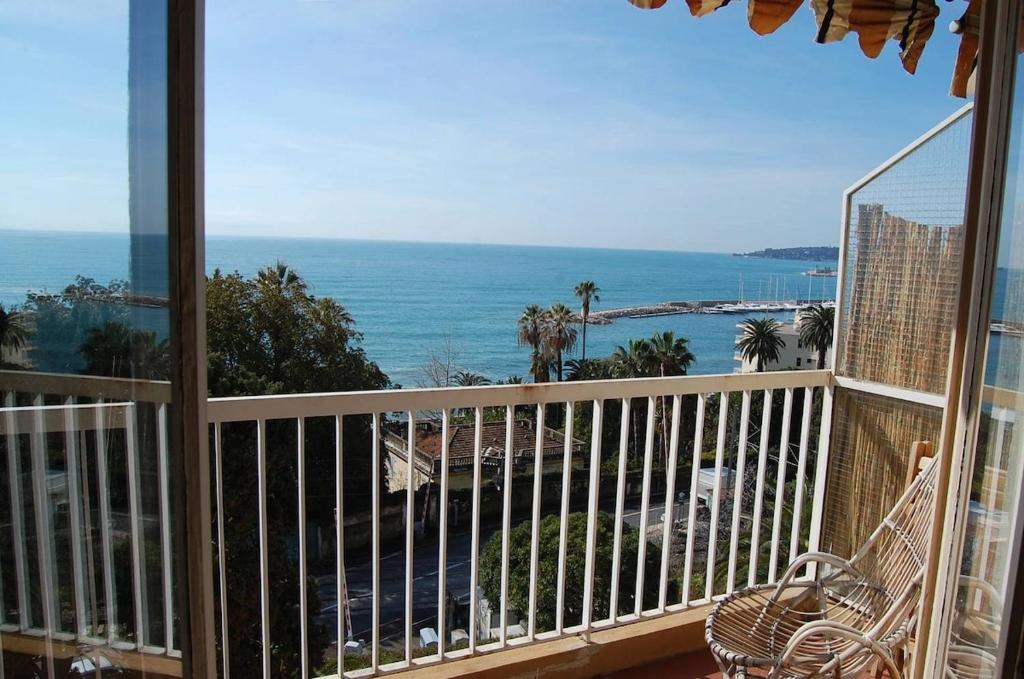 57VM - 2P avec vue mer balcons et parking - 2