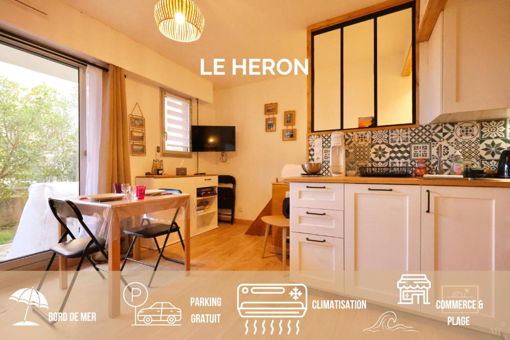 Le héron, plage à pieds - 1