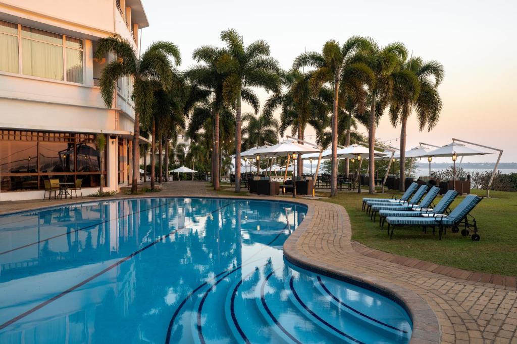 スイミングプール