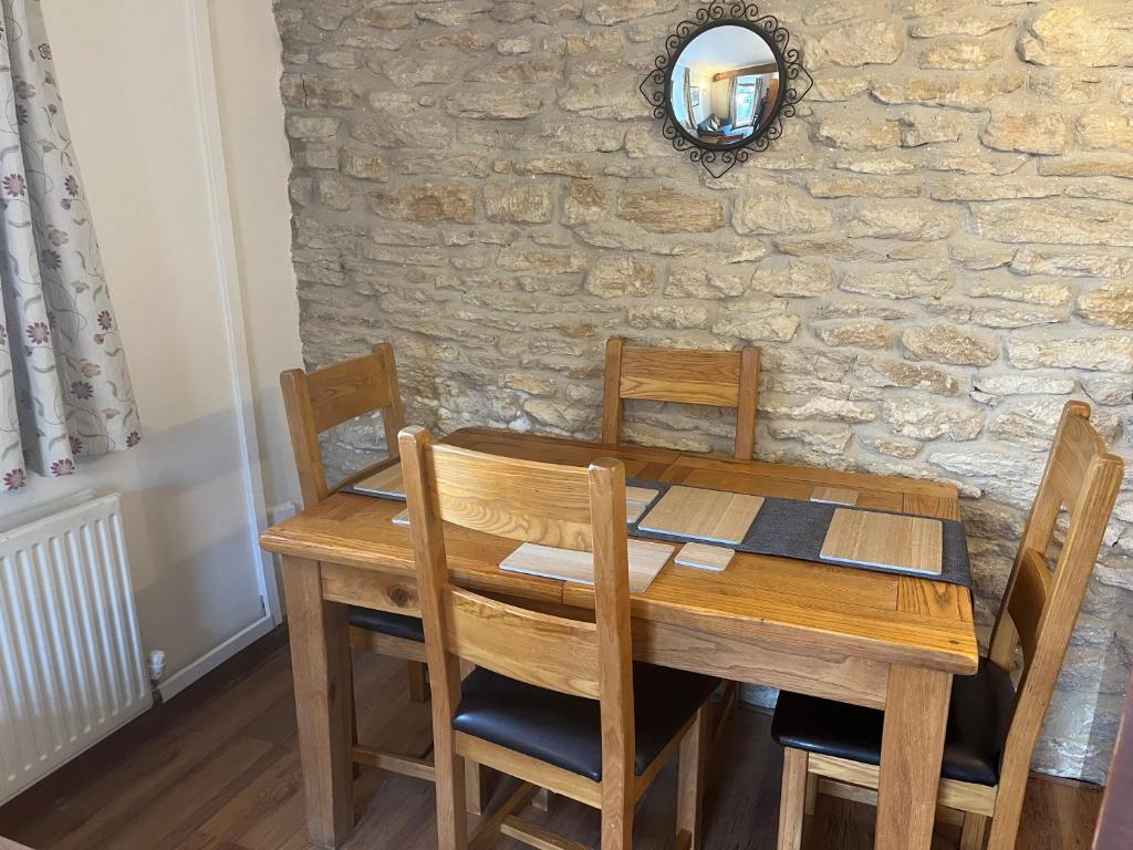 Tupenny Cottage, Cotswold Water Park photo 4