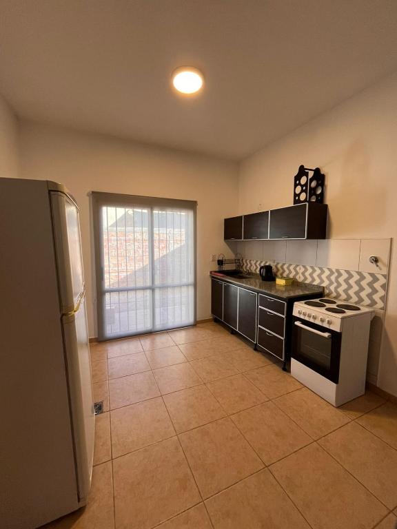Amplio Departamento 2 Habitaciones con Cochera en Rivadavia Hasta 4 Personas - 3