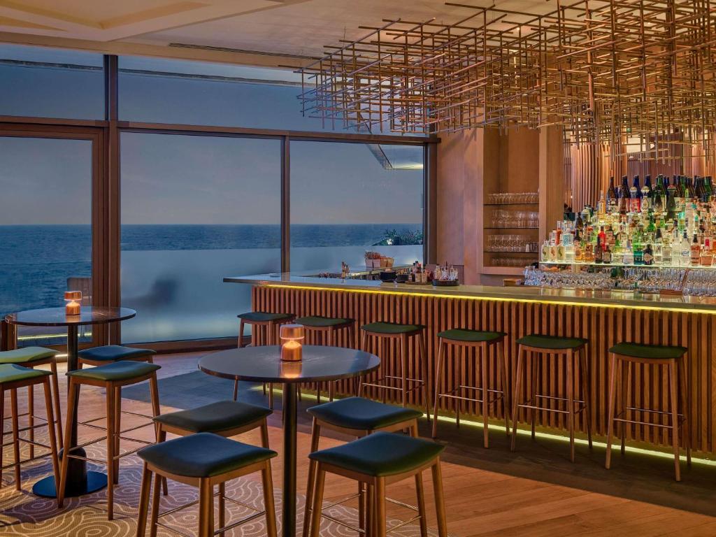 Pub/Lounge