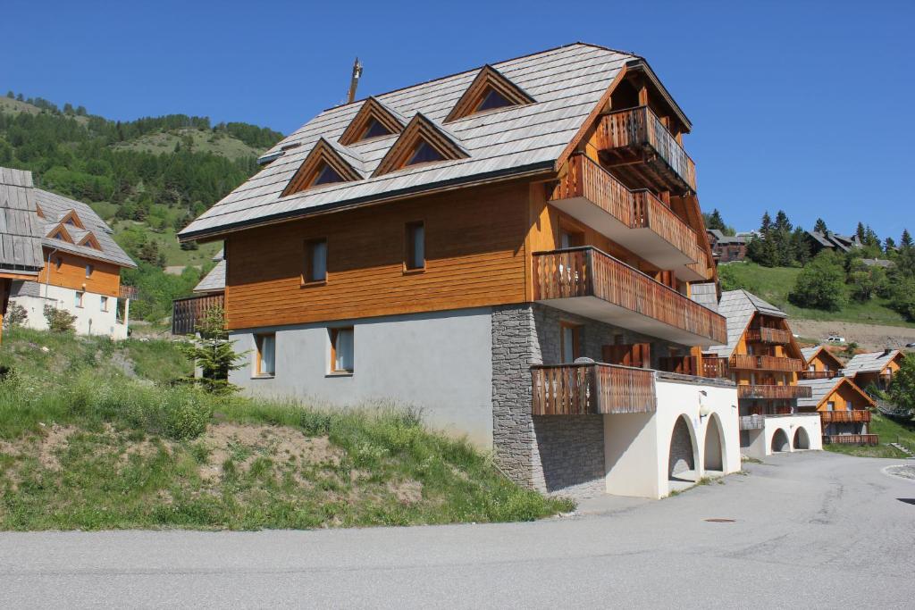 Chalets de Praroustan by Actisource - 3