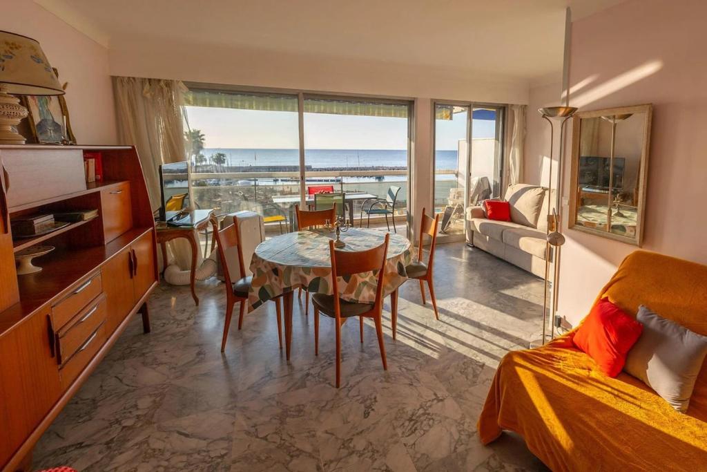 112N - Grand studio et plages face mer avec terrasse - 4