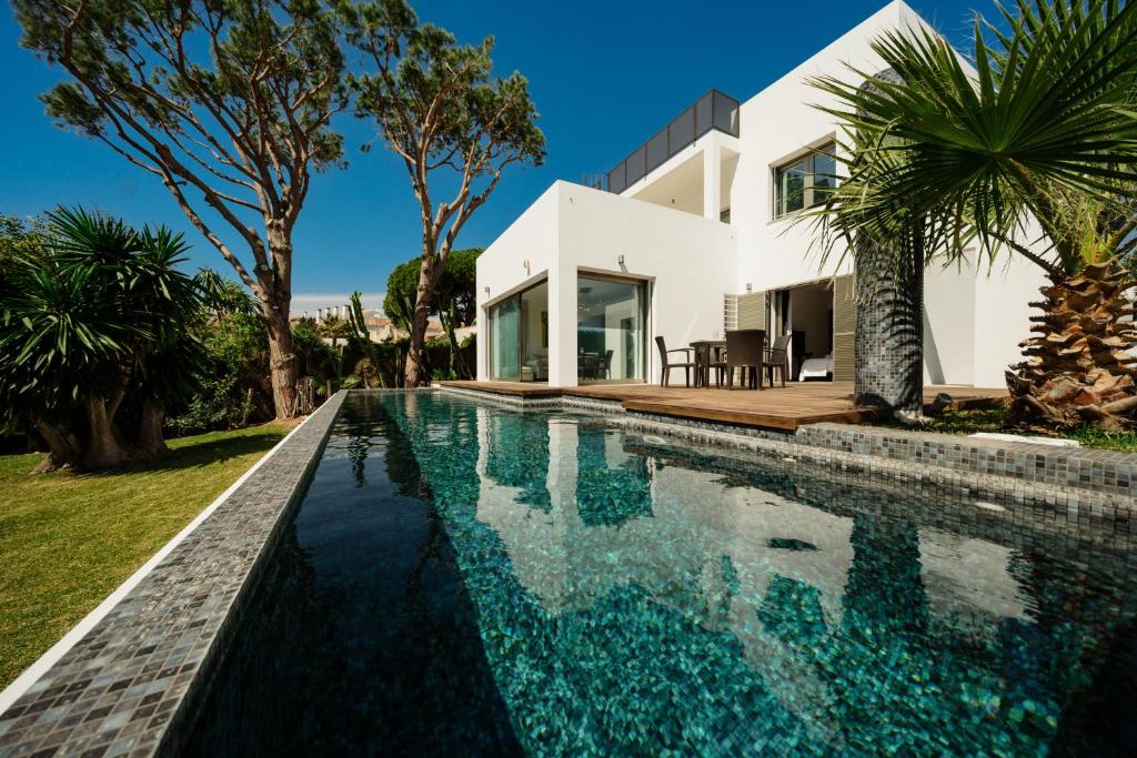 Villa Privada con Piscina y Jardín en Las Chapas, Marbella - 1