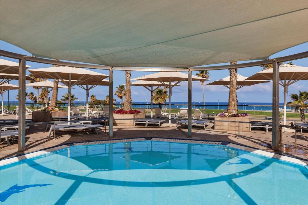 スイミングプール