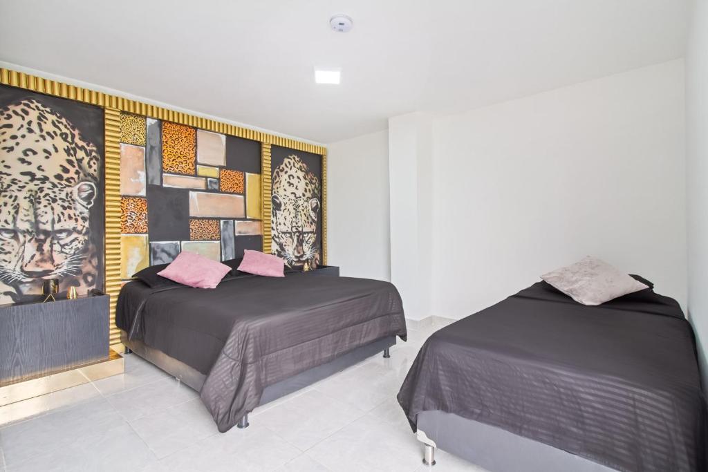 2 bedroom with pool table, 1 block from Lleras park, p8 - 2