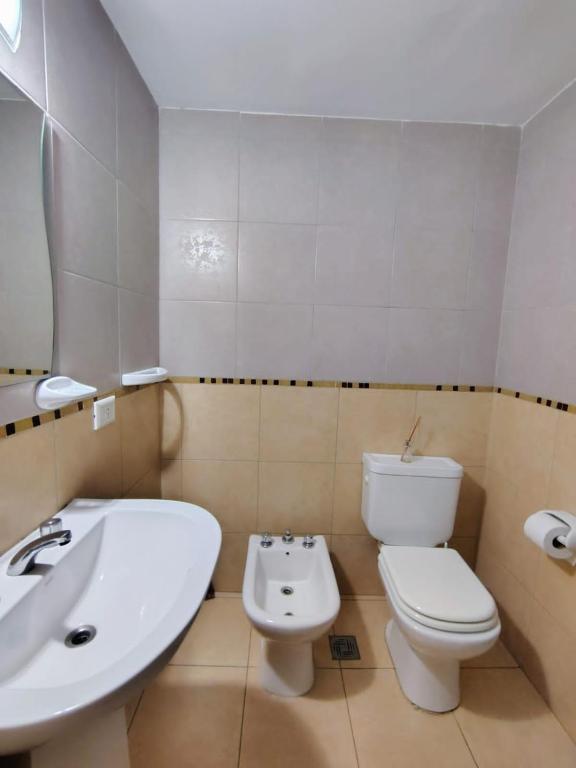 CHECK IN Desde las 19 hs, CHECK OUT Hasta las 16 hs - 5