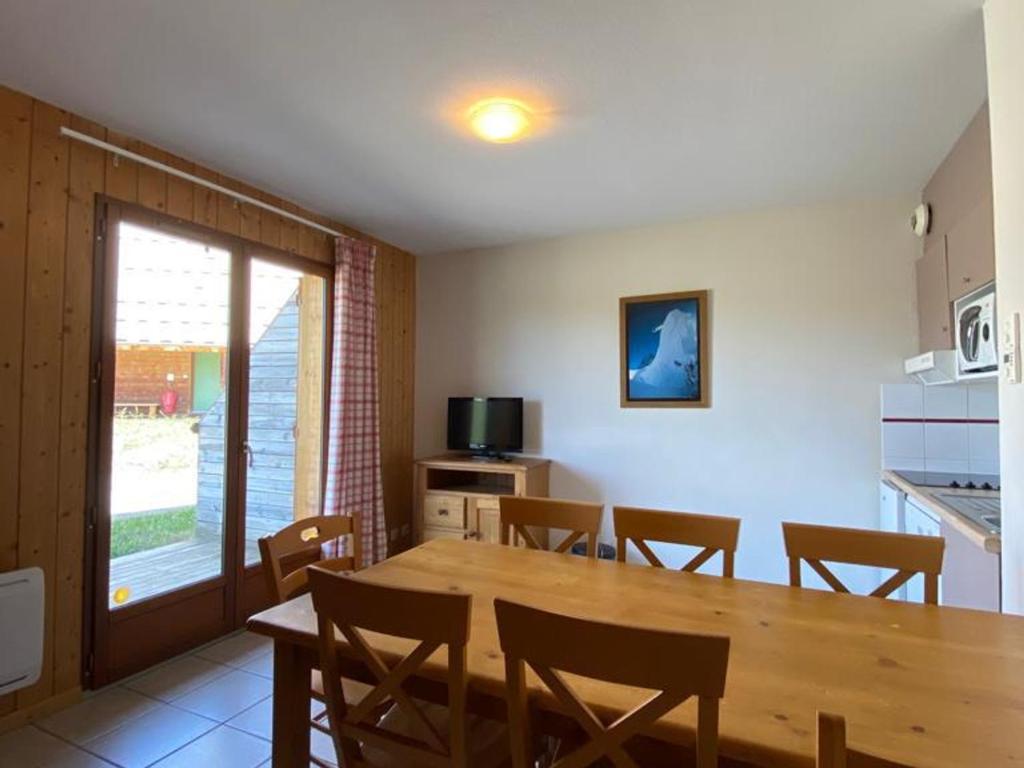 Chalet Mitoyen 3 Pièces - 7 Pers, Parking, Animaux Acceptés - FR-1-863-7 - 1
