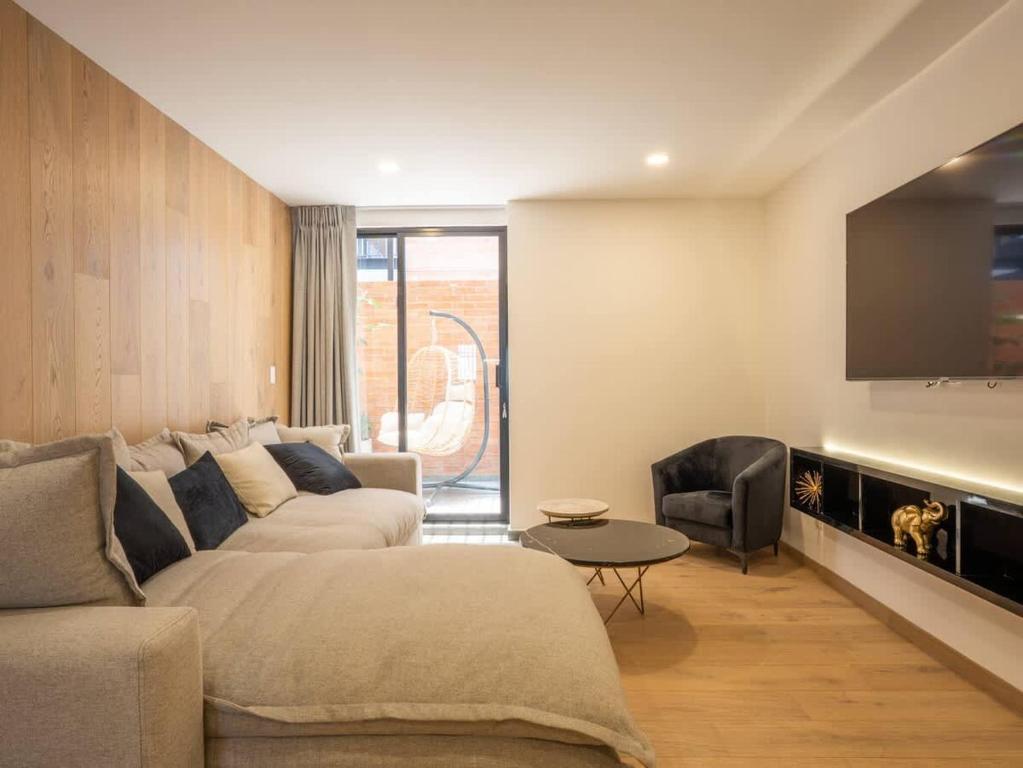 Stunning 3BR in Condesa with Terrace, Pool & Gym - 3