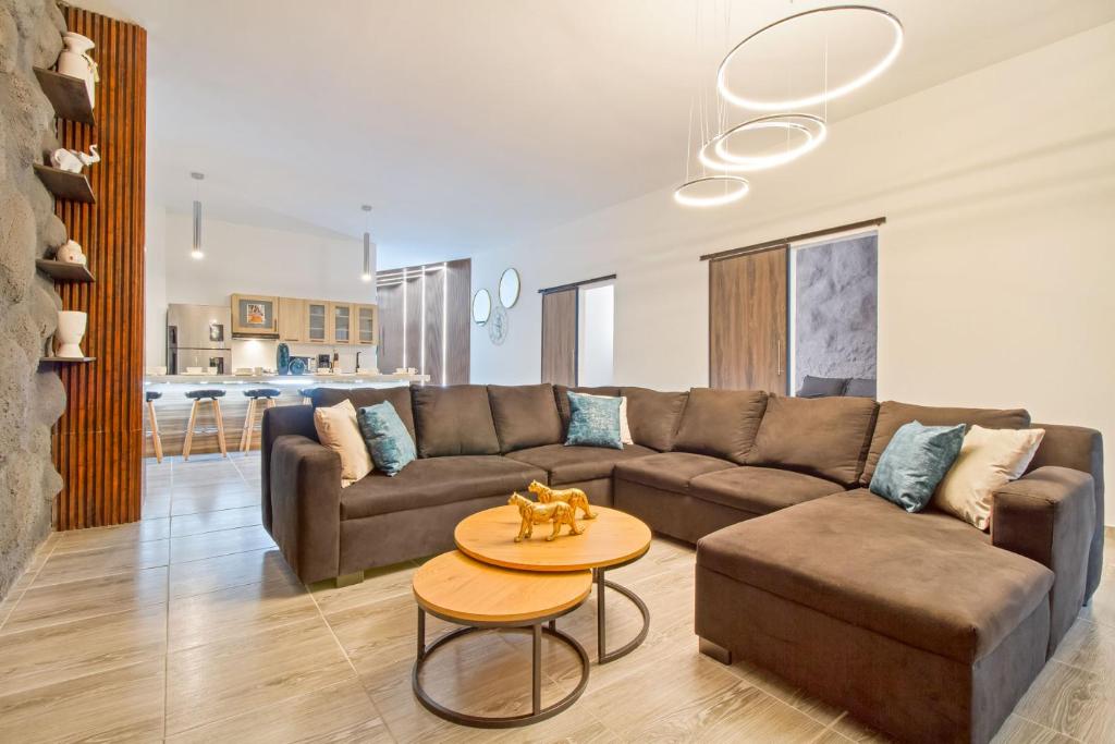 6 bedroom with Jacuzzi 1 block from LLeras P10 - 3