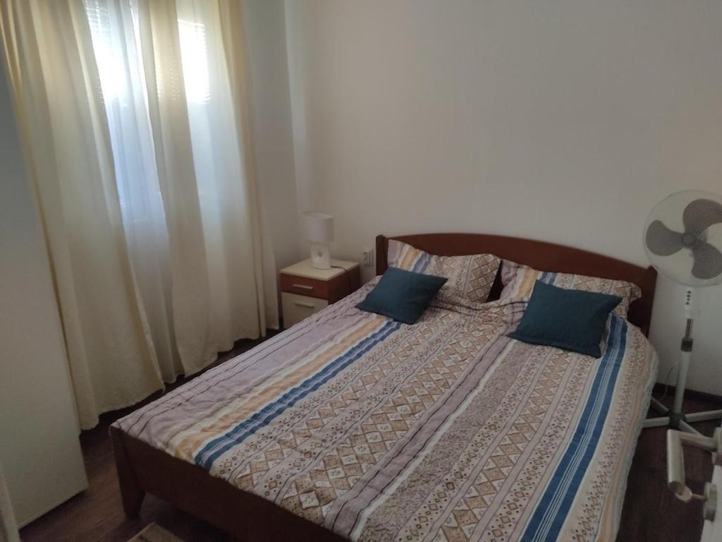 Modern & Cozy 2-Bedroom Getaway in Sutomore - 2