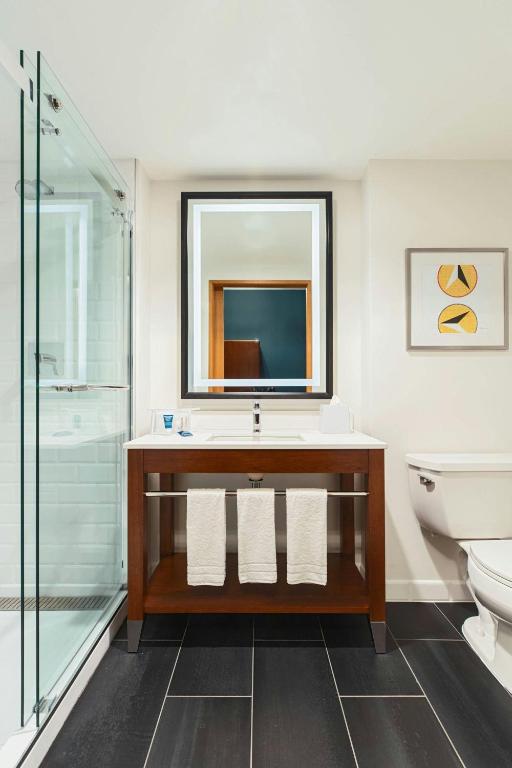 Four Points by Sheraton Oakville バスルーム（客室）