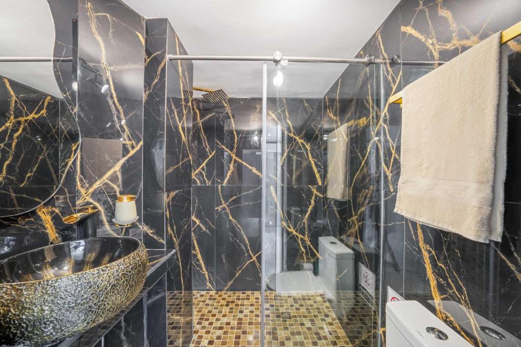 3 bedroom apartment, one block from lleras park p12 in medellin - 3