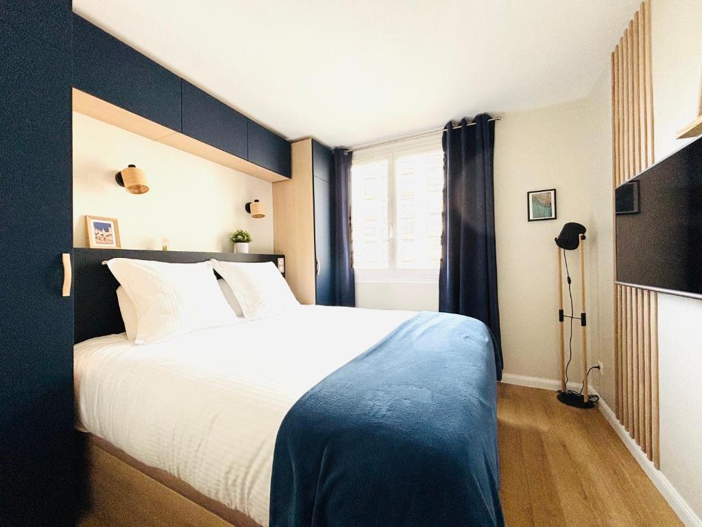 Free parking - King size beds - By MyJolieParisHome - 2