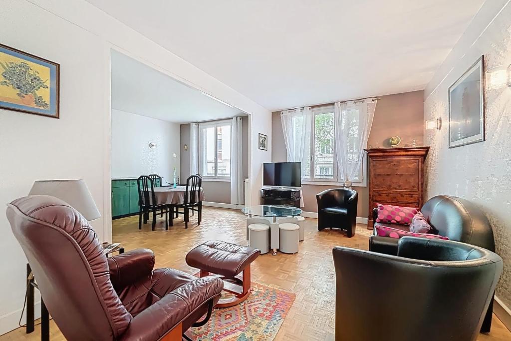 Spacious 2-room apartment near Nation - 2