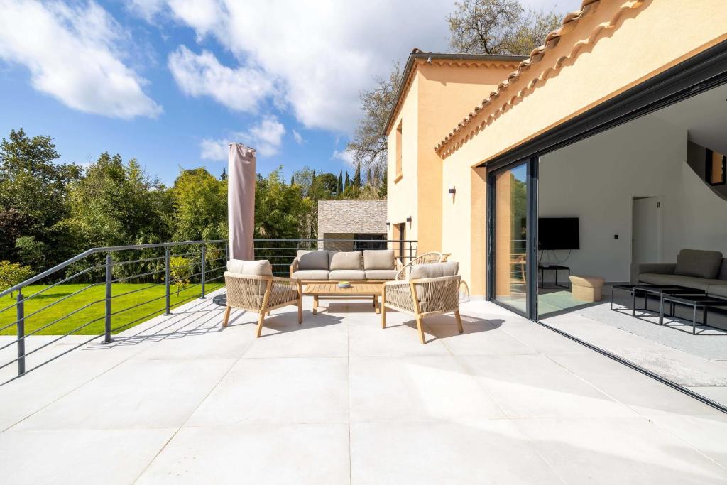 Modern Villa with Heated Pool and Garden - 2
