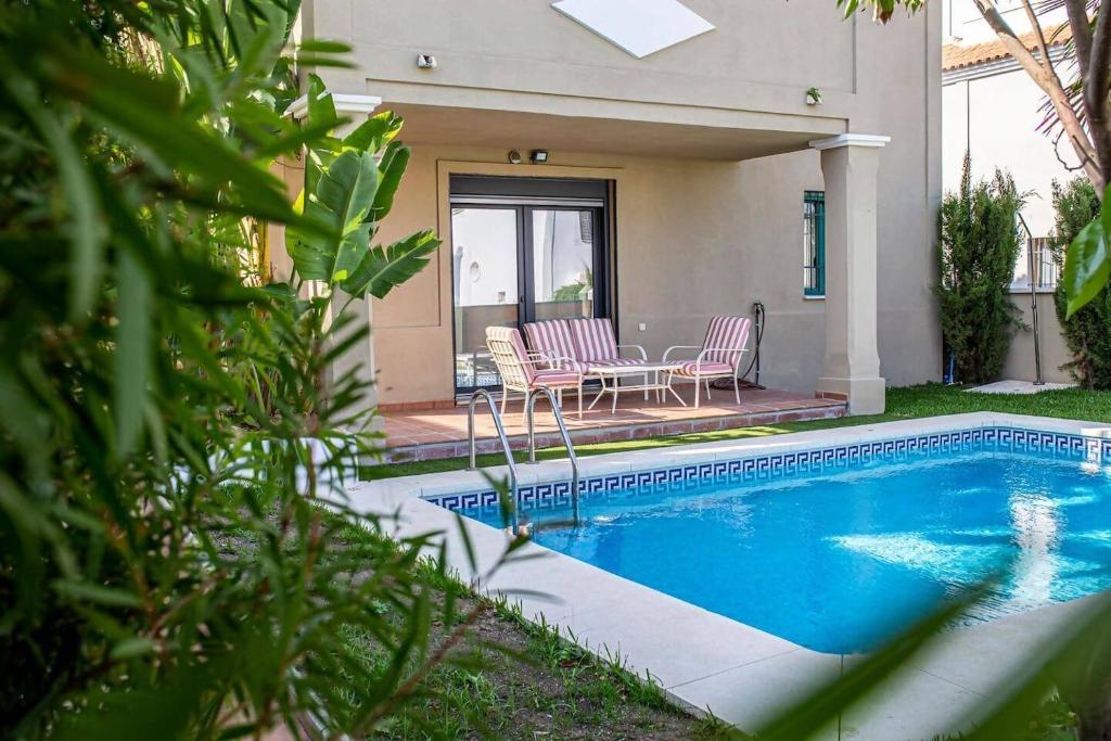 Modern beach villa with parking and private pool - 3