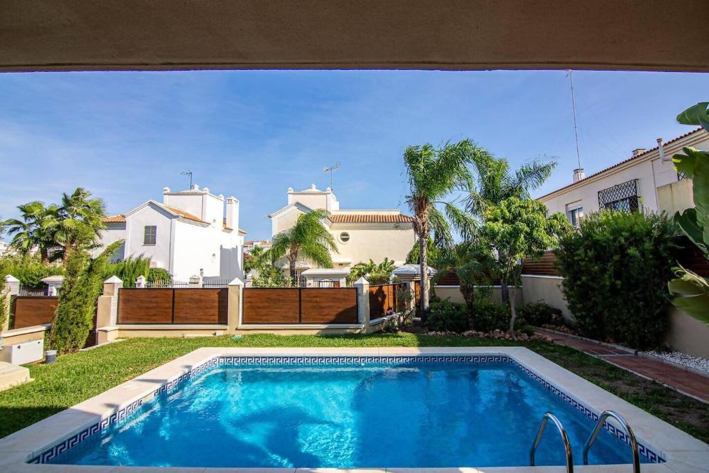 Modern beach villa with parking and private pool - 4