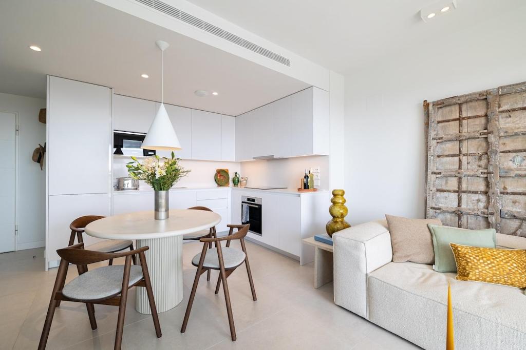 Stunning 2 Bedroom Apt in Ipanema Homes - RDR544 - 2
