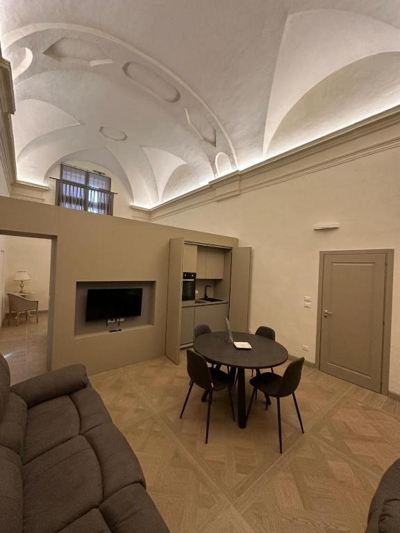 Design Suite in Historical Palace - 3