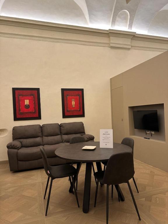 Design Suite in Historical Palace - 4