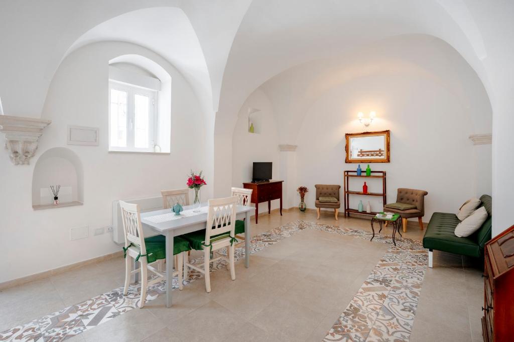 GuestHost - La Dimora Vico Felice - 2