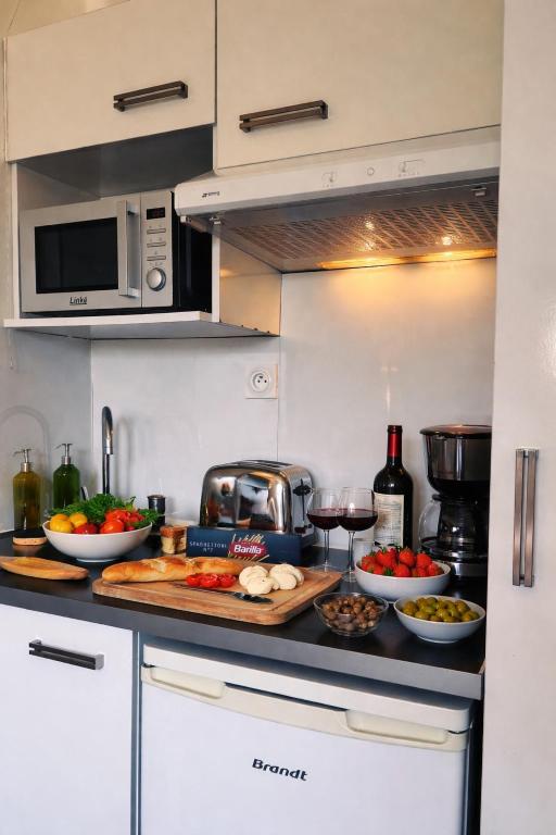 Food and beverages, All Suites Appart Hôtel - Aéroport Paris-Orly Rungis in Paris