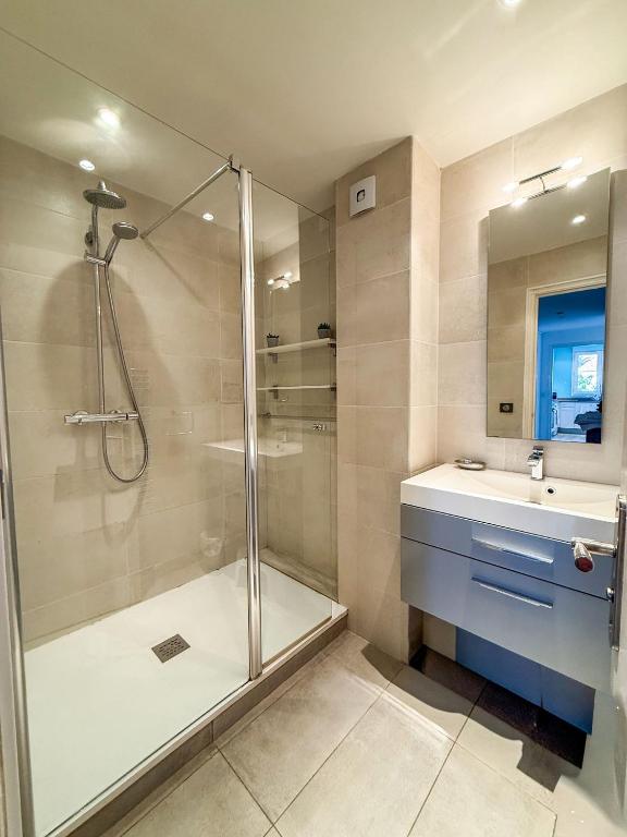 Mace Central Cannes 2 Bedroom - ID208 - 4