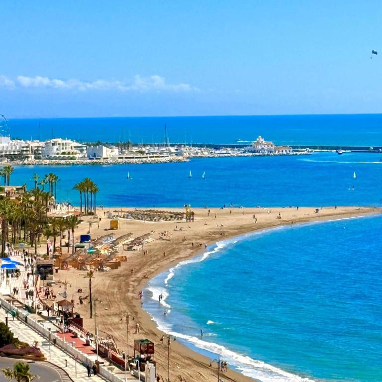 Deluxe Large Apartment Sea Views Benalbeach - 3