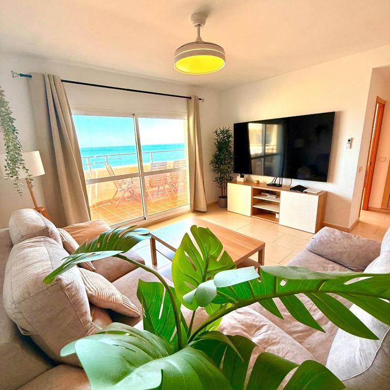 Deluxe Large Apartment Sea Views Benalbeach - 4