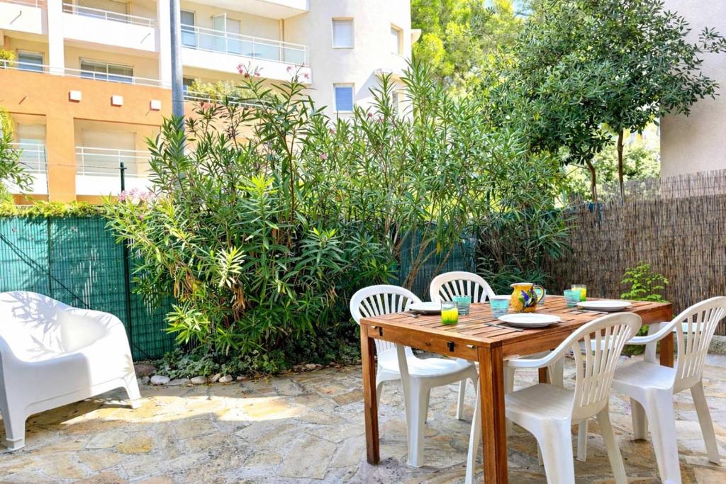 HYE011-316 Appartement 2 pièces avec parking privé - 4 personnes proche du port et de la mer - 5