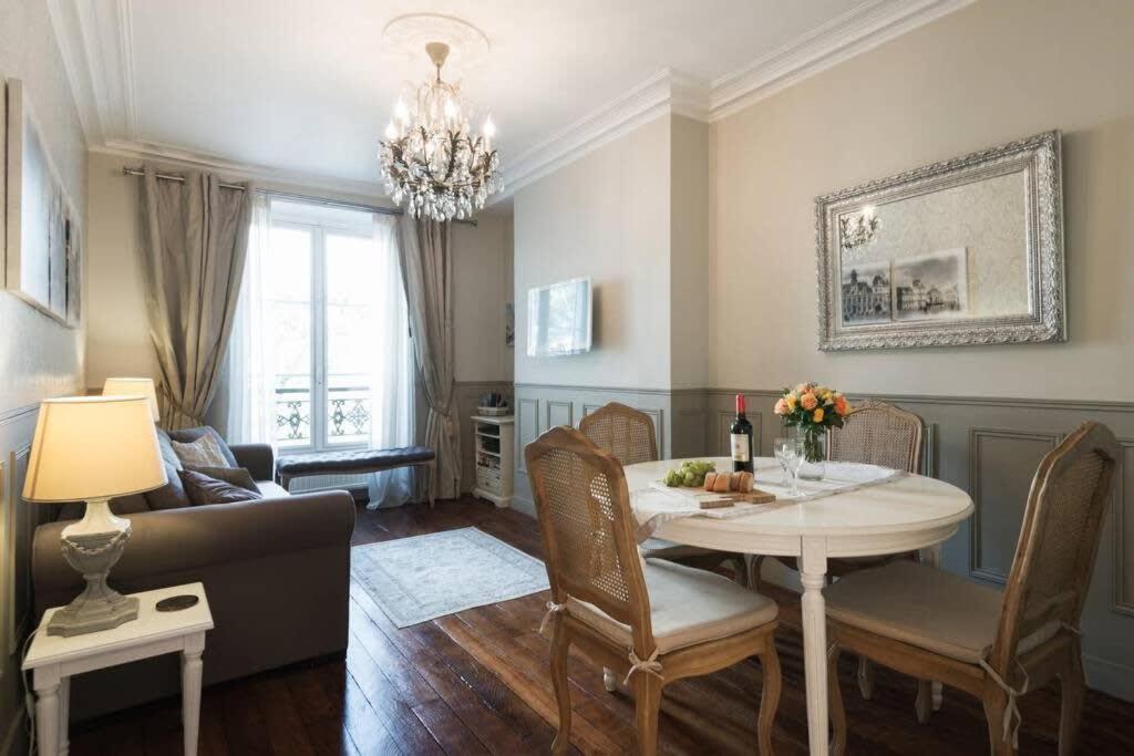Le Triomphe Elysees - 1