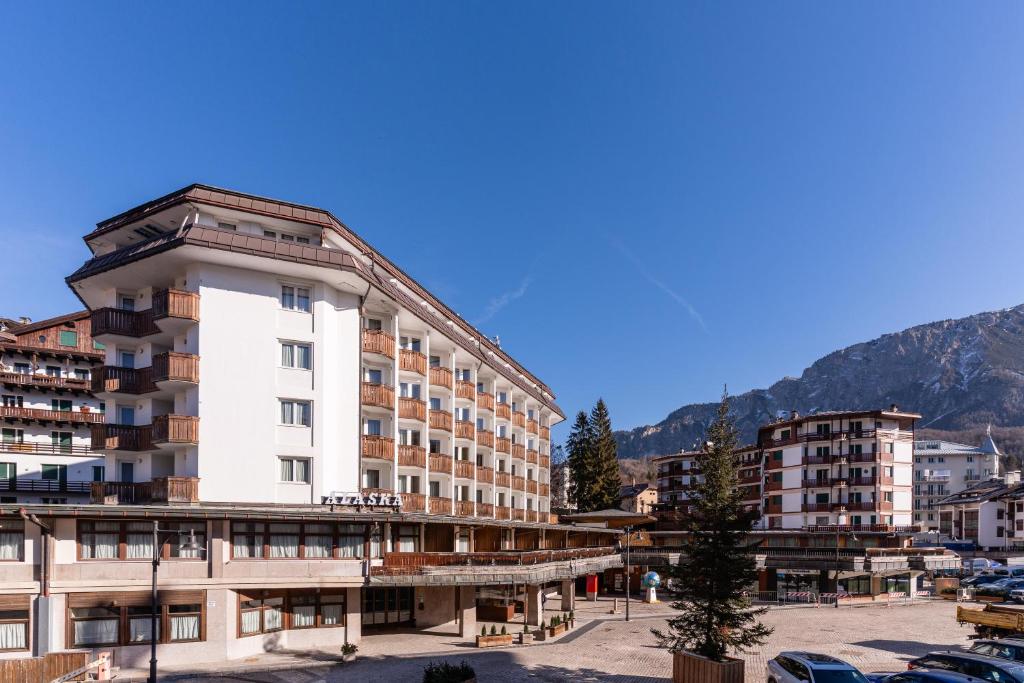 Hotel Alaska Cortina - 2