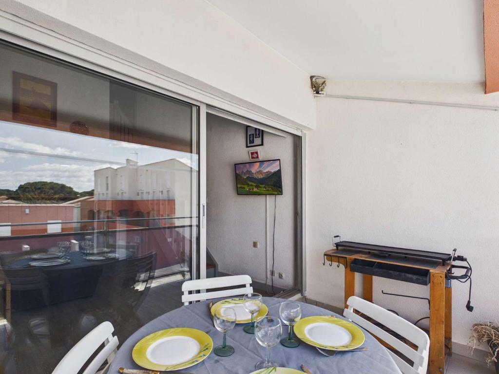 Appartement climatisé 2 pièces à 160m de la plage avec terrasse, parking privé et proche commerces - 1