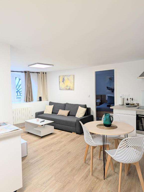 Appartement rénové place du Palais avec parking - 1