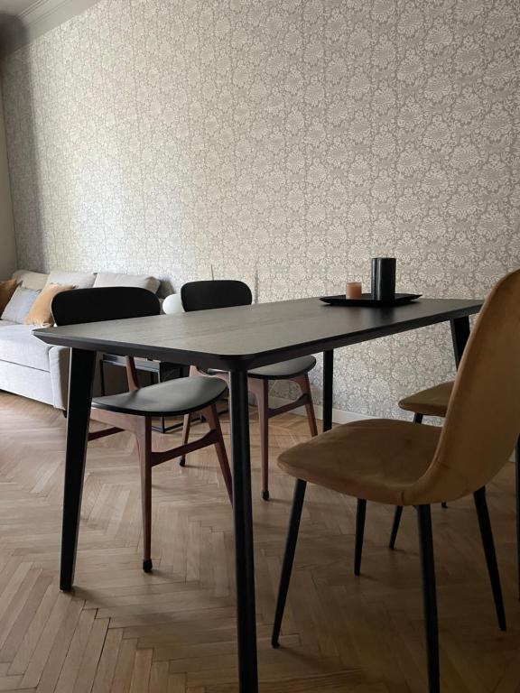 Two bedroom apartment with private parking - 3