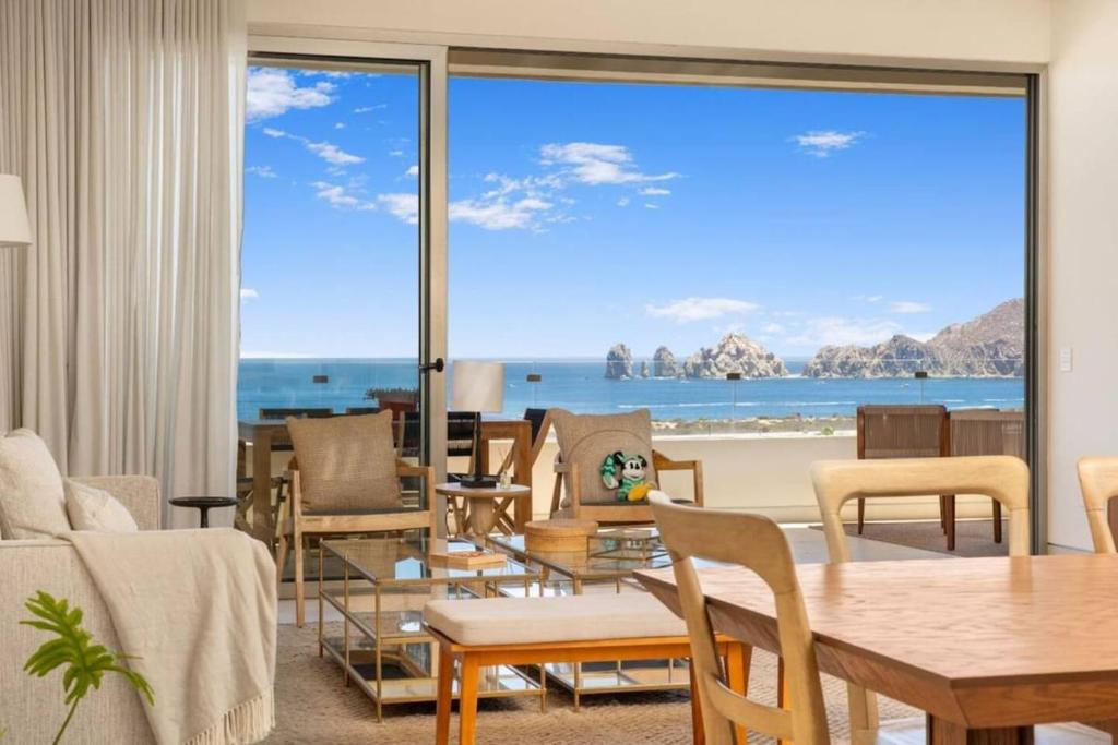 Waterfront condo with pool & gym access - 1