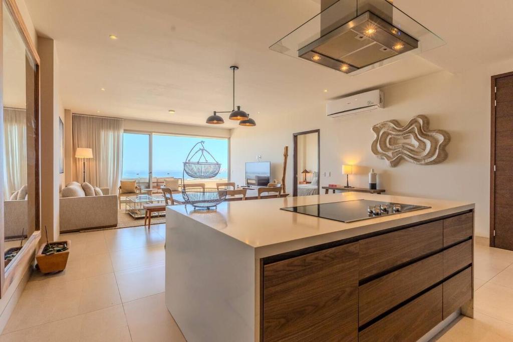 Waterfront condo with pool & gym access - 3