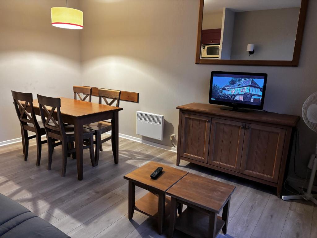 Appartement Vue Lac & Piscine, Terrasse Privée, Résidence Mondésir - 2