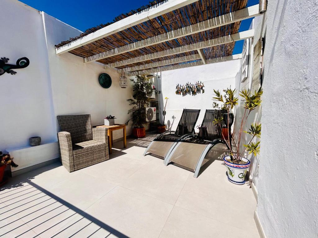Fabulous 2 bed-townhouse with large rooftop! - 3