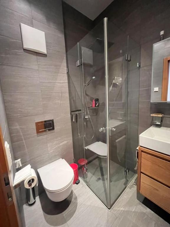 Stylish Modern Family Apartment close to the lifts - 4