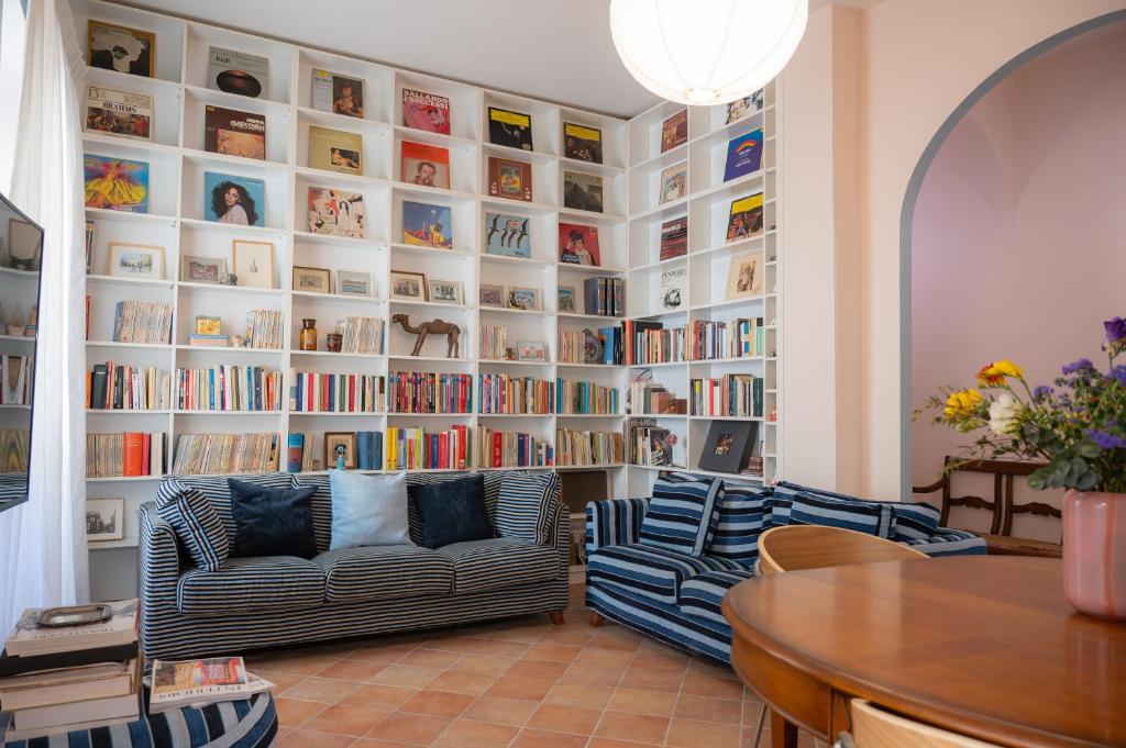 TrastevereHome - Bright 5BR Character Home in Trastevere with Lift - 1
