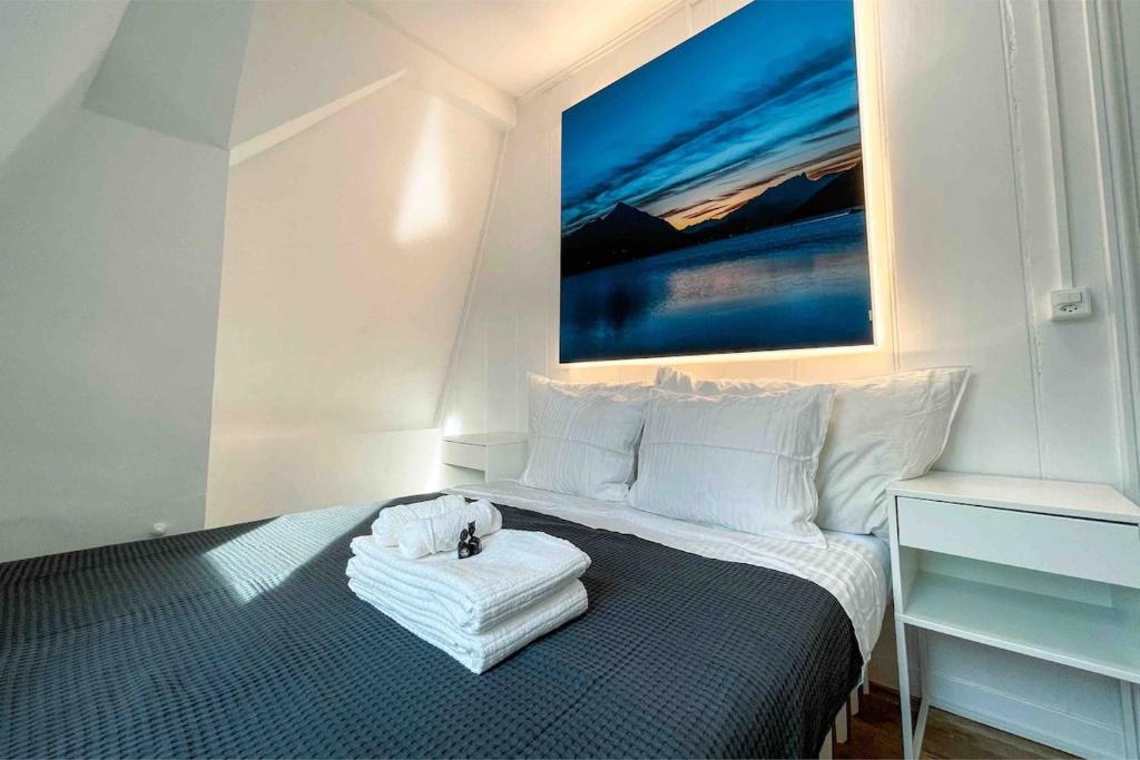 City Center 4BD Parking Fast WiFi - 5