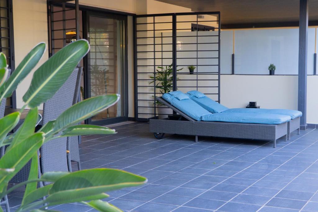 Luxury 2BR Apartment near Marbella & Puerto Banus Pool, Padel, Parking - 2