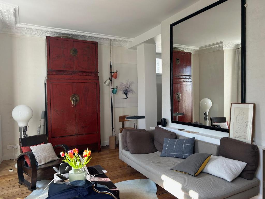 Montmartre 2-Room Apartment with a View - 1