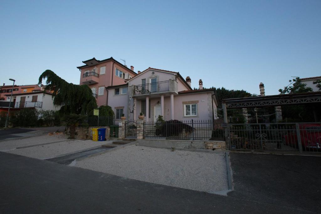 Villa Lugano — Hotel in Rovinj